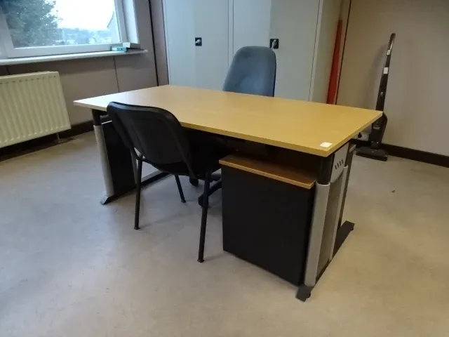 Bureau met ladekast en 2x bureaustoel - afbeelding 3 van  3
