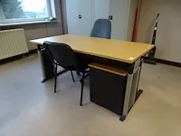 Bureau met ladekast en 2x bureaustoel - afbeelding 3 van  3