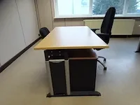 Bureau met ladekast en 2x bureaustoel - afbeelding 2 van  3