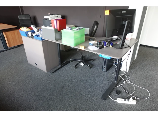 Bureau opstelling - afbeelding 1 van  8