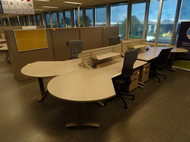 Bureau opstelling - afbeelding 4 van  9