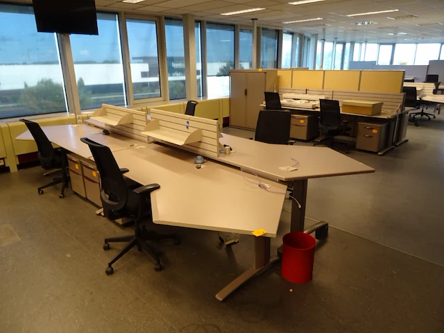 Bureau opstelling - afbeelding 1 van  8