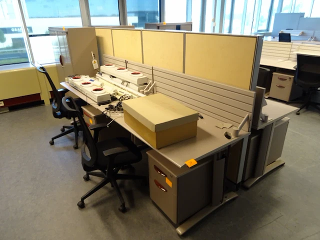Bureau opstelling - afbeelding 3 van  8