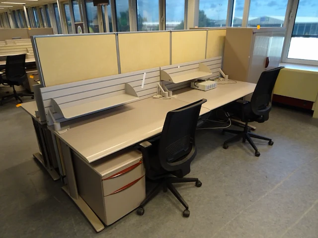 Bureau opstelling - afbeelding 4 van  8