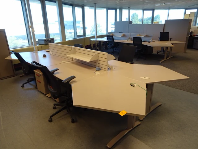 Bureau opstelling - afbeelding 1 van  9