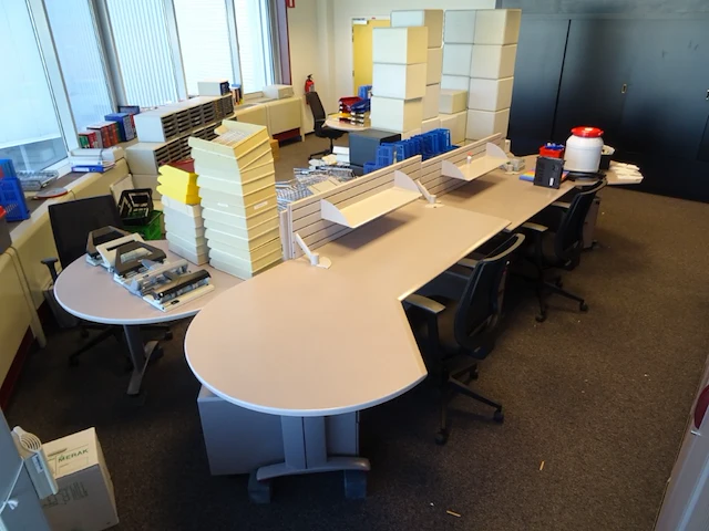 Bureau opstelling - afbeelding 1 van  8