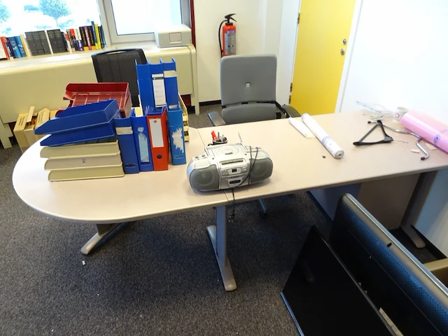 Bureau opstelling - afbeelding 4 van  8