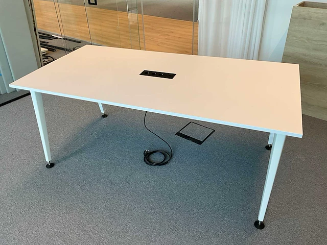 Bureau sedus met cisco meraki switch - afbeelding 1 van  11