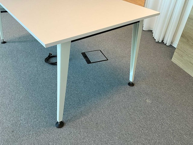 Bureau sedus met cisco meraki switch - afbeelding 8 van  11