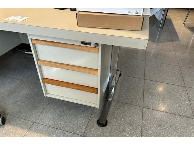 Bureau + stoel - afbeelding 2 van  7