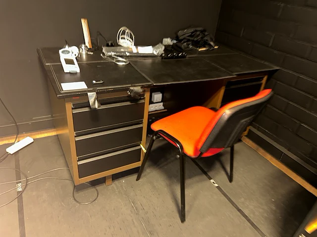 Bureau + stoel - afbeelding 1 van  5