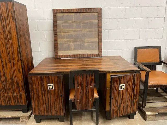 Bureau, stoelen - afbeelding 1 van  18