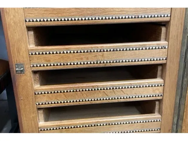 Bureau, stoelen - afbeelding 3 van  18