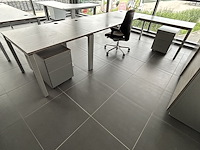 Bureau / tafel l-vorm + dossierkast met schuifdeuren - afbeelding 2 van  7