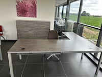 Bureau / tafel l-vorm + dossierkast met schuifdeuren - afbeelding 1 van  3