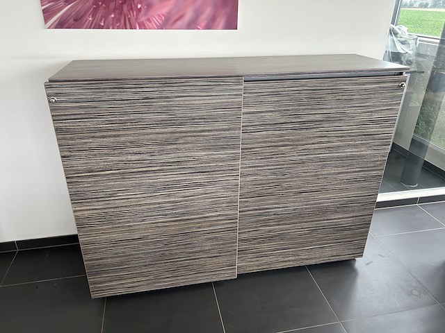 Bureau / tafel l-vorm + dossierkast met schuifdeuren - afbeelding 2 van  3