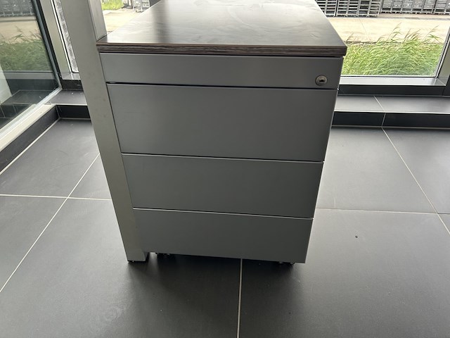Bureau / tafel l-vorm + dossierkast met schuifdeuren - afbeelding 3 van  3