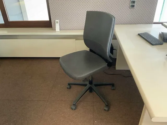 Bureau - afbeelding 3 van  6