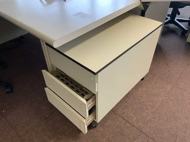 Bureau - afbeelding 5 van  6