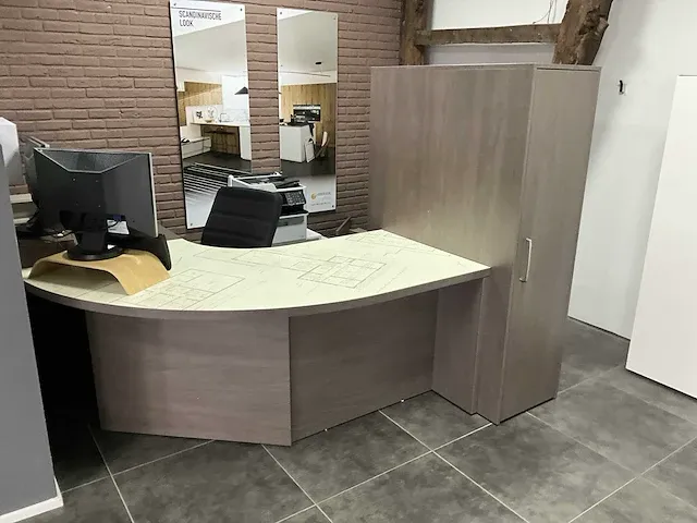 Bureau - afbeelding 1 van  6