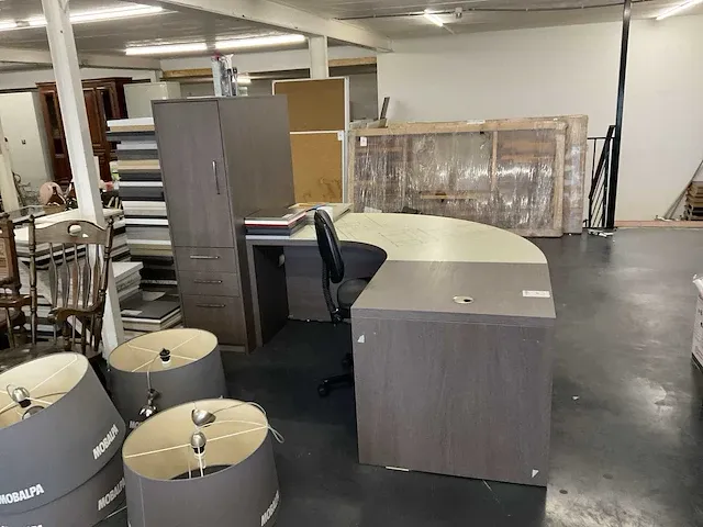 Bureau - afbeelding 3 van  7