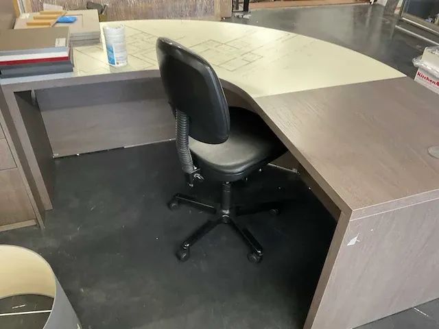 Bureau - afbeelding 4 van  7