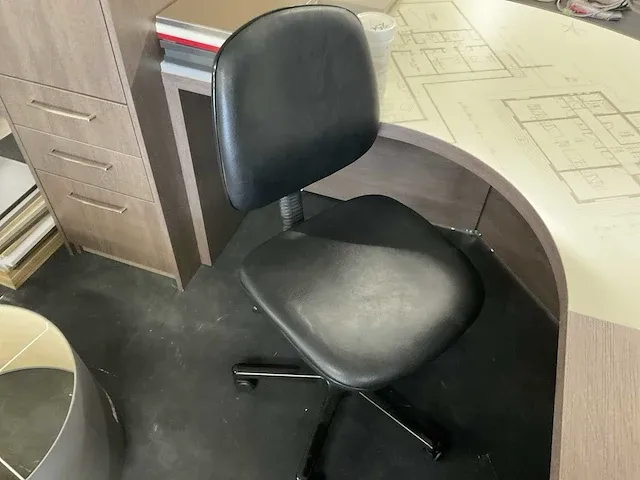 Bureau - afbeelding 6 van  7