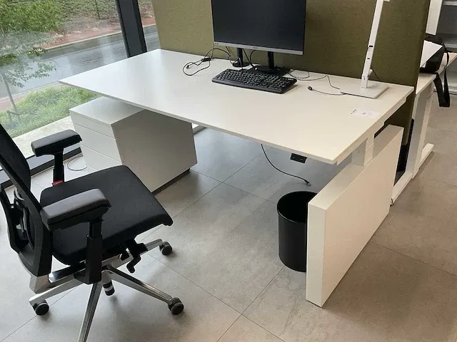 Bureau - afbeelding 1 van  5