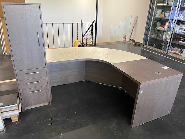 Bureau - afbeelding 3 van  7
