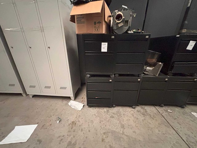 Bureau - afbeelding 1 van  2