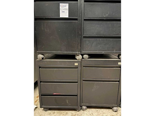 Bureau - afbeelding 2 van  2