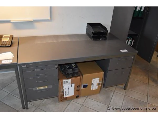 Bureau - afbeelding 1 van  1