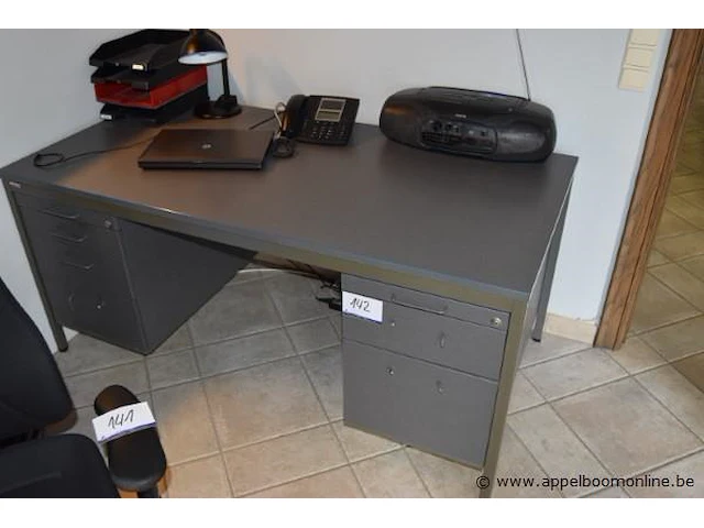 Bureau - afbeelding 1 van  1