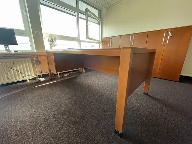 Bureau - afbeelding 1 van  5