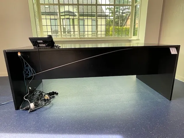 Bureau - afbeelding 1 van  3