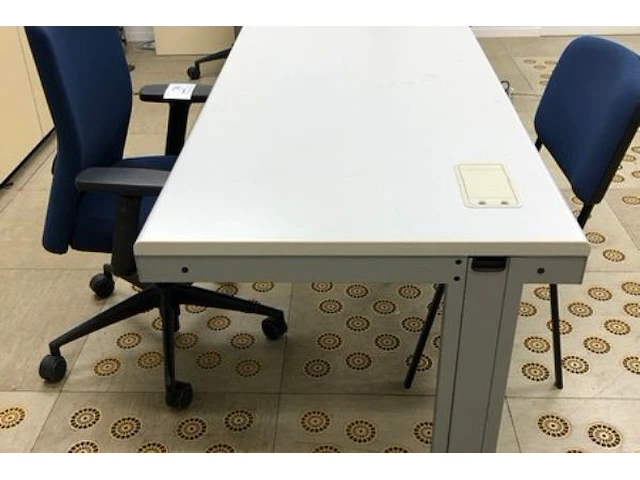 Bureau - afbeelding 6 van  6