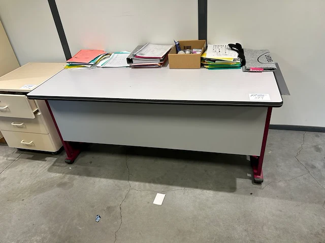 Bureau - afbeelding 1 van  5