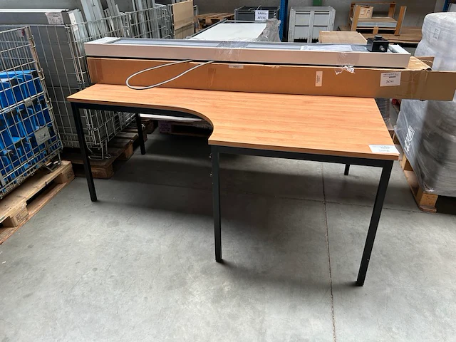Bureau - afbeelding 1 van  3