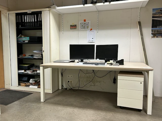 Bureau - afbeelding 1 van  9