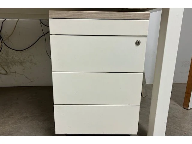 Bureau - afbeelding 4 van  9