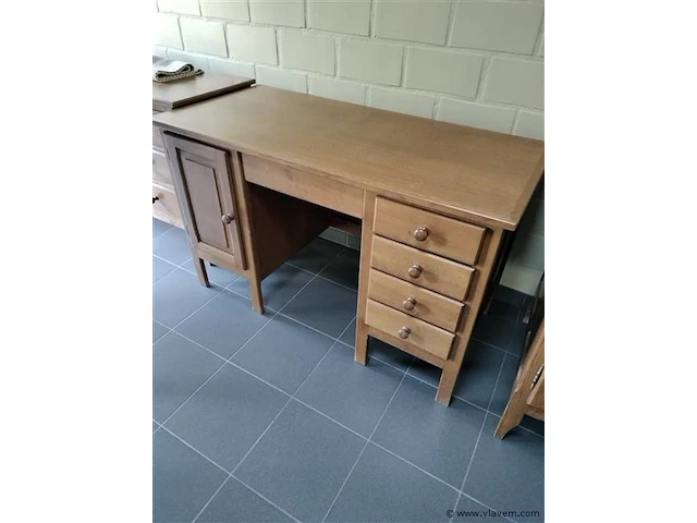 Bureau - afbeelding 1 van  1