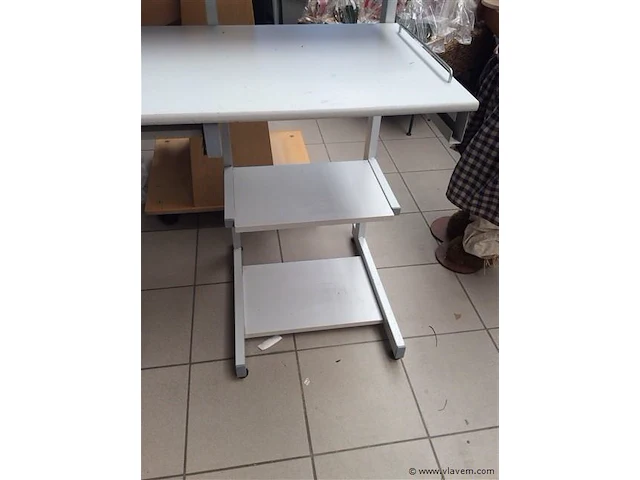 Bureau - afbeelding 2 van  2