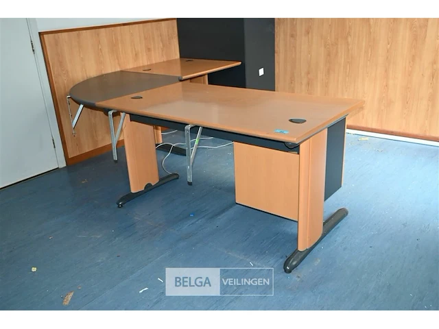 Bureau - afbeelding 1 van  6