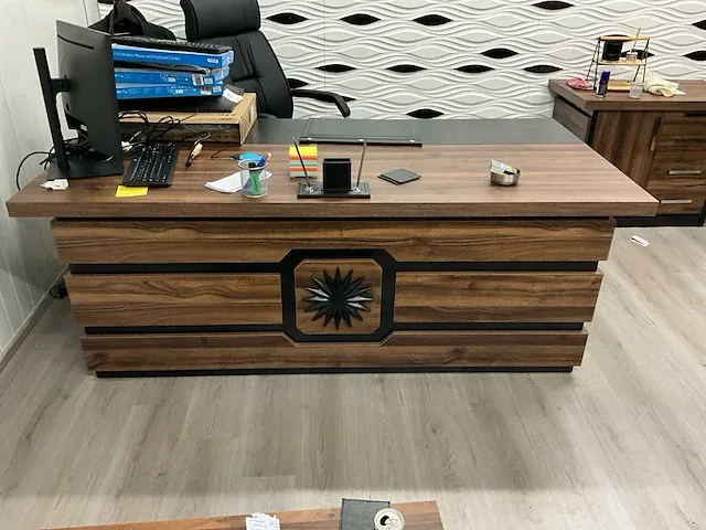 Bureau - afbeelding 8 van  15