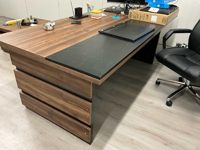 Bureau - afbeelding 10 van  15