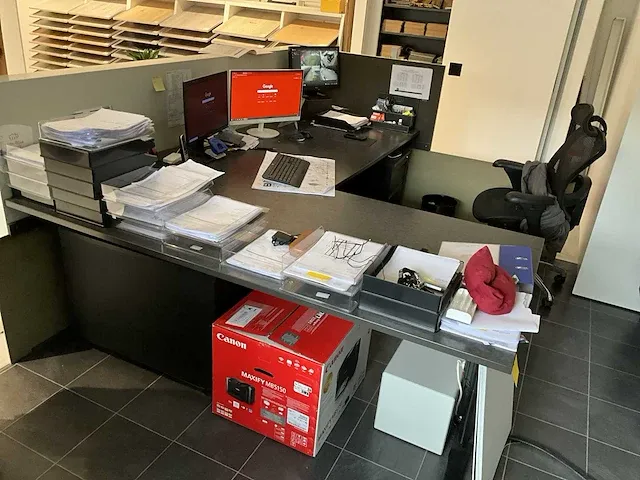 Bureau - afbeelding 1 van  6