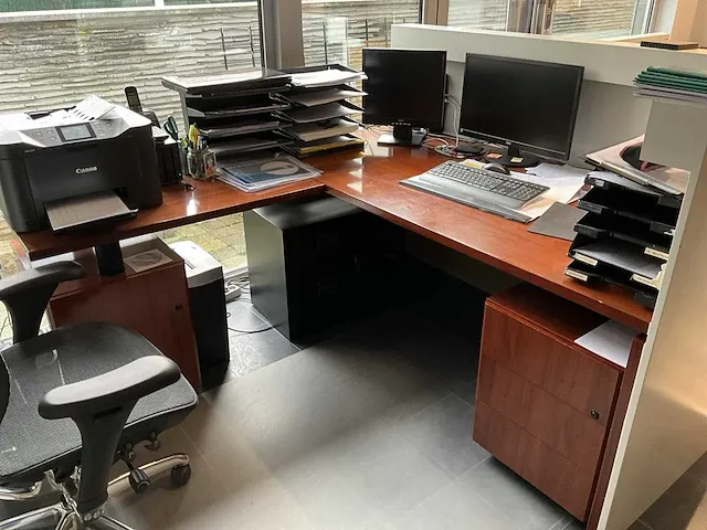 Bureau - afbeelding 1 van  5