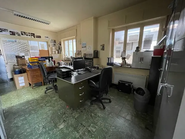 Bureaumeubelen in deze ruimte - afbeelding 1 van  7