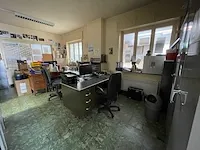 Bureaumeubelen in deze ruimte - afbeelding 1 van  7