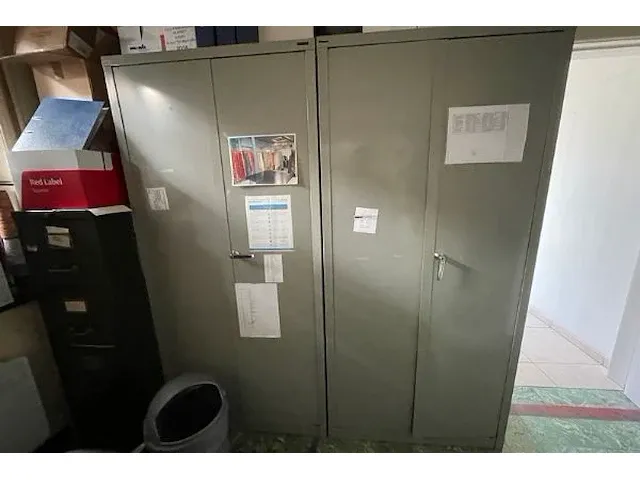 Bureaumeubelen in deze ruimte - afbeelding 2 van  7